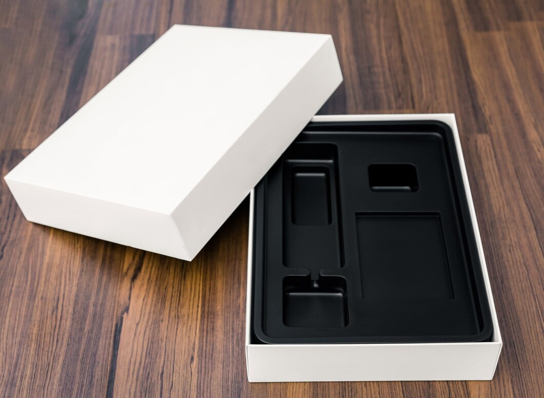 Magnetic Closure Rigid Packaging Boxes